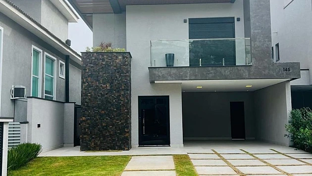 Casa em Condom�nio